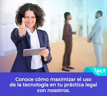 Abogada Feliz por Maximizar su xito Legal Gracias al Legaltech